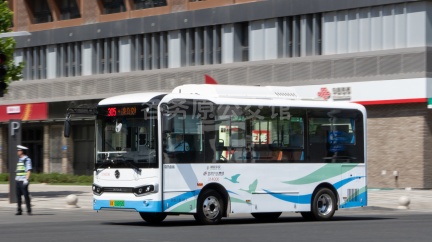 雄安容畅公交 雄安新区305路 冀X00282D XML6655JEVY0C2(星途)