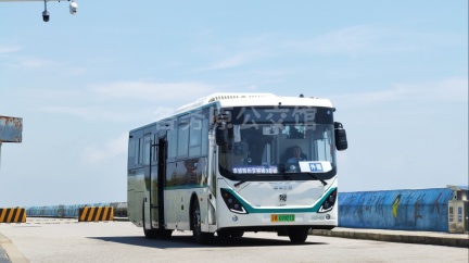 临港公交 申城特约定制班线2线外圈 沪A69921D SWB6128EV07C