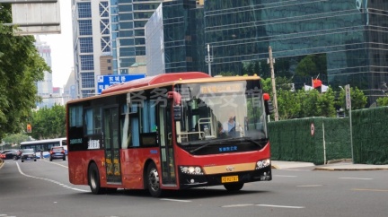 浦东公交 陆家嘴金融城3路 沪DH2747 SXC6940GBEV