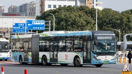 奉贤巴士 南团快线 沪A35869D TEG6180BEV01