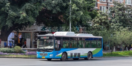 重庆公交 499路 渝A79565 CKZ6106NA4