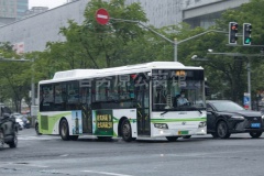 金山巴士 浦卫线 沪A06866F SXC6120GHEV3