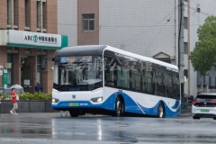 浦东公交 988路 沪A02032F SWB6119CHEV01G
