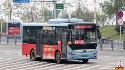 竹都运业 长宁13路 川Q06869D ZK6815BEVG5(E8)
