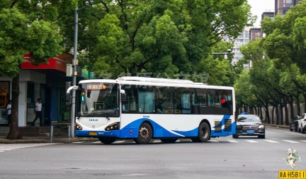 浦东公交 浦东35路 沪EL3073 SWB6107CHG5