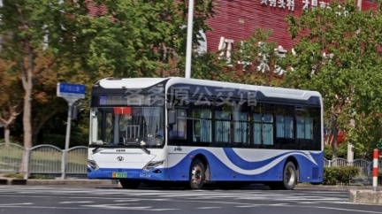 奉贤巴士公交 南航线 沪A35669D SXC6106GBEV2